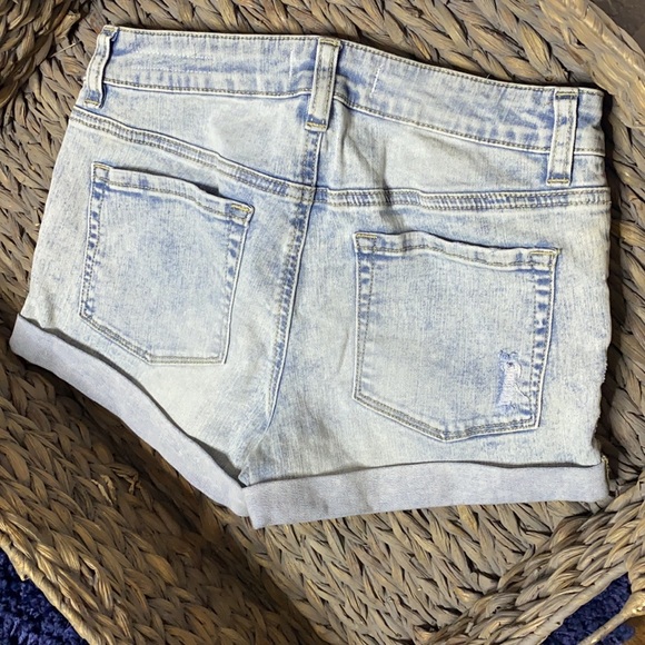 Denim shorts - Picture 3 of 4